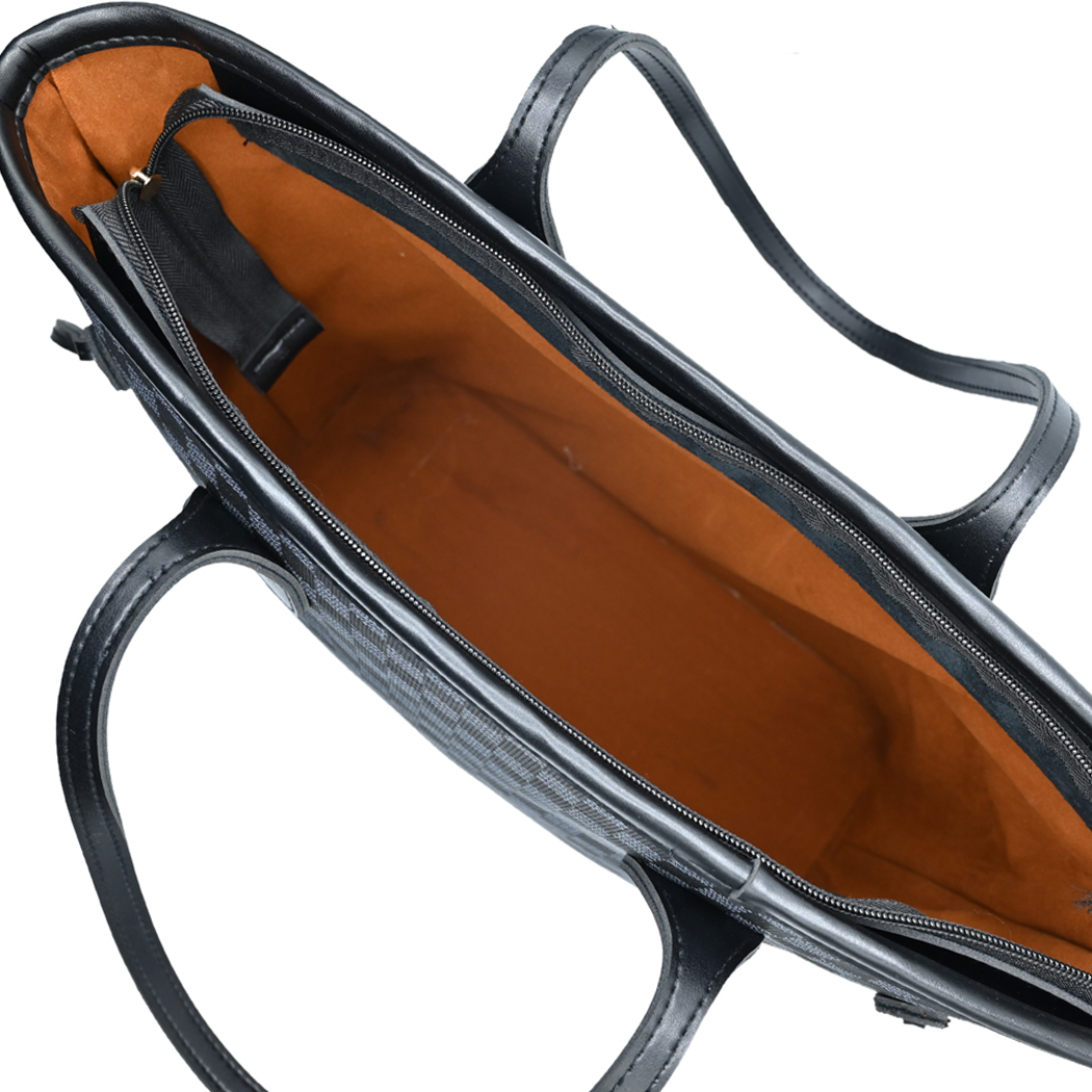 Amlam - Hand Bag - Black